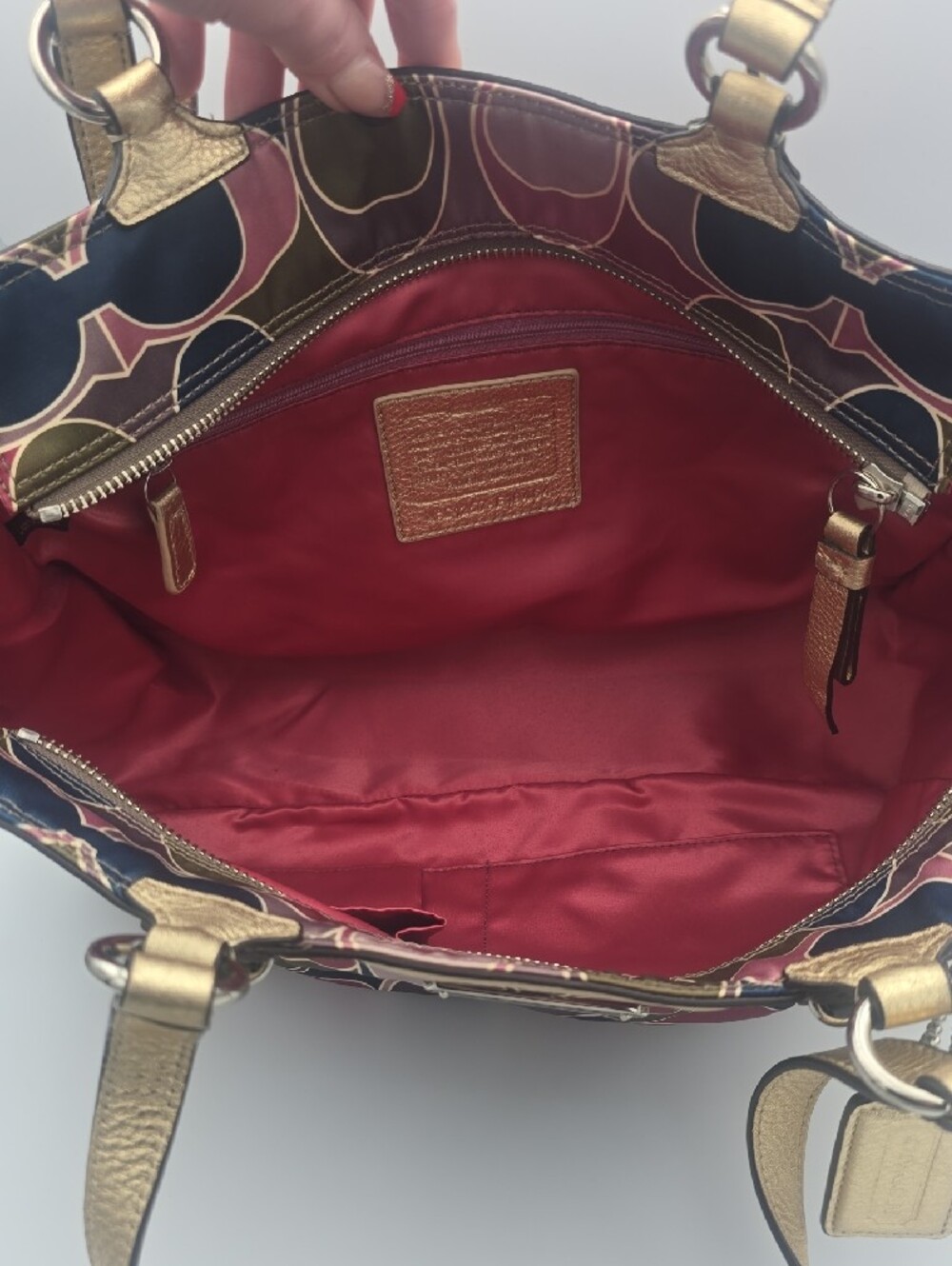 Coach Poppy Multicolor Signature Sateen Large Tote W/ Gold Metallic Trim (EUC)✨️ - Picture 9 of 15